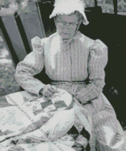 Black And White Woman Quilting Diamond Painting